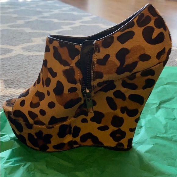 Steve Madden Leopard Print Booties (Size 6) 🖤🤎 - Picture 3 of 3